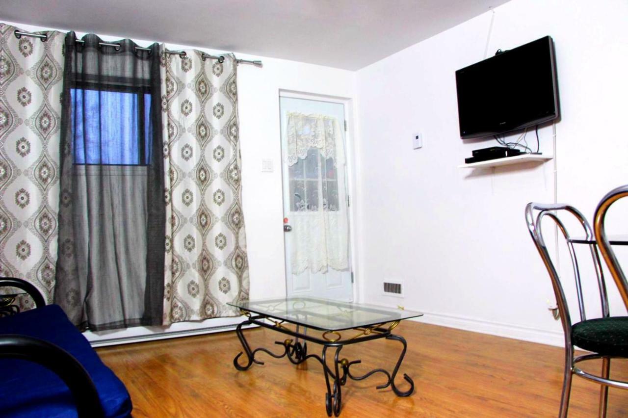 Private Comfy Apartment In Montreal Exterior photo